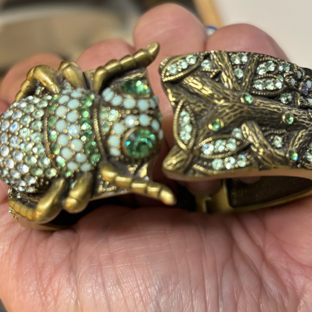 Heidi Daus Bracelet Gold Scarab Cuff Hinged Bangle Bracelet Jeweled Beetle - Picture 5 of 10